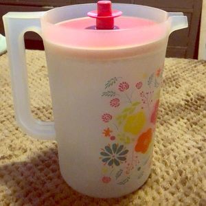 Tupperware pitcher 2 qt
